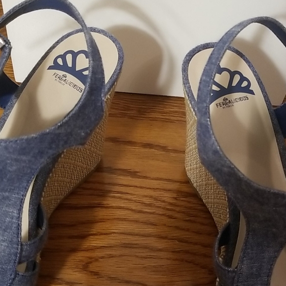 Denim platform sandals. - Picture 2 of 6